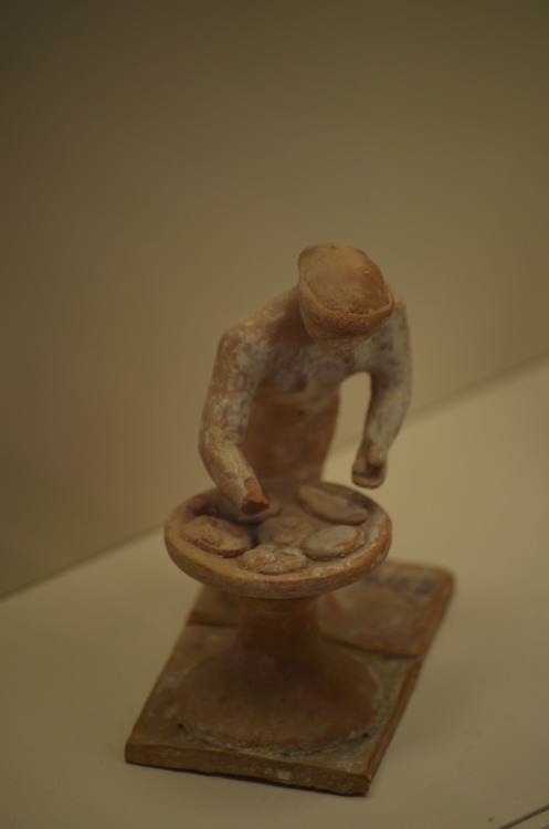 women-of-the-antiquity: Terracota figurines, three women kneading dough (ca 5th century B.C) Some re