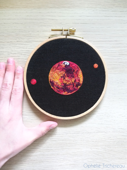 ophelie-trichereau:“Mars”Hand embroidery.13,5 cm in diameter.DMC embroidery threads on linen.Thank