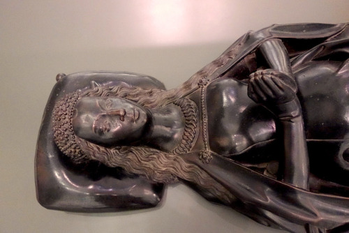 Recumbent effigy of Isabella of Bourbon, spouse of Charles the Bold, future Duke of Burgundy, i