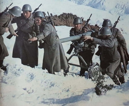 Yugoslav soldiers carrying a M60 recoilless gun.