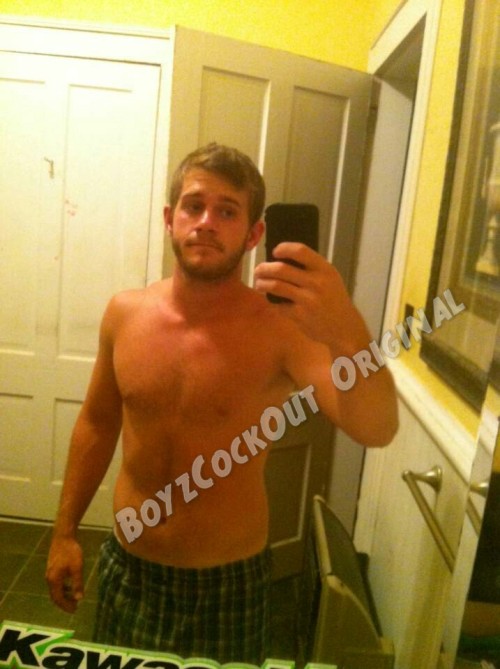 19yr old hottie. Bathroom selfie gone sexy. XDFollow me: BoyzCockOut.tumblr.com