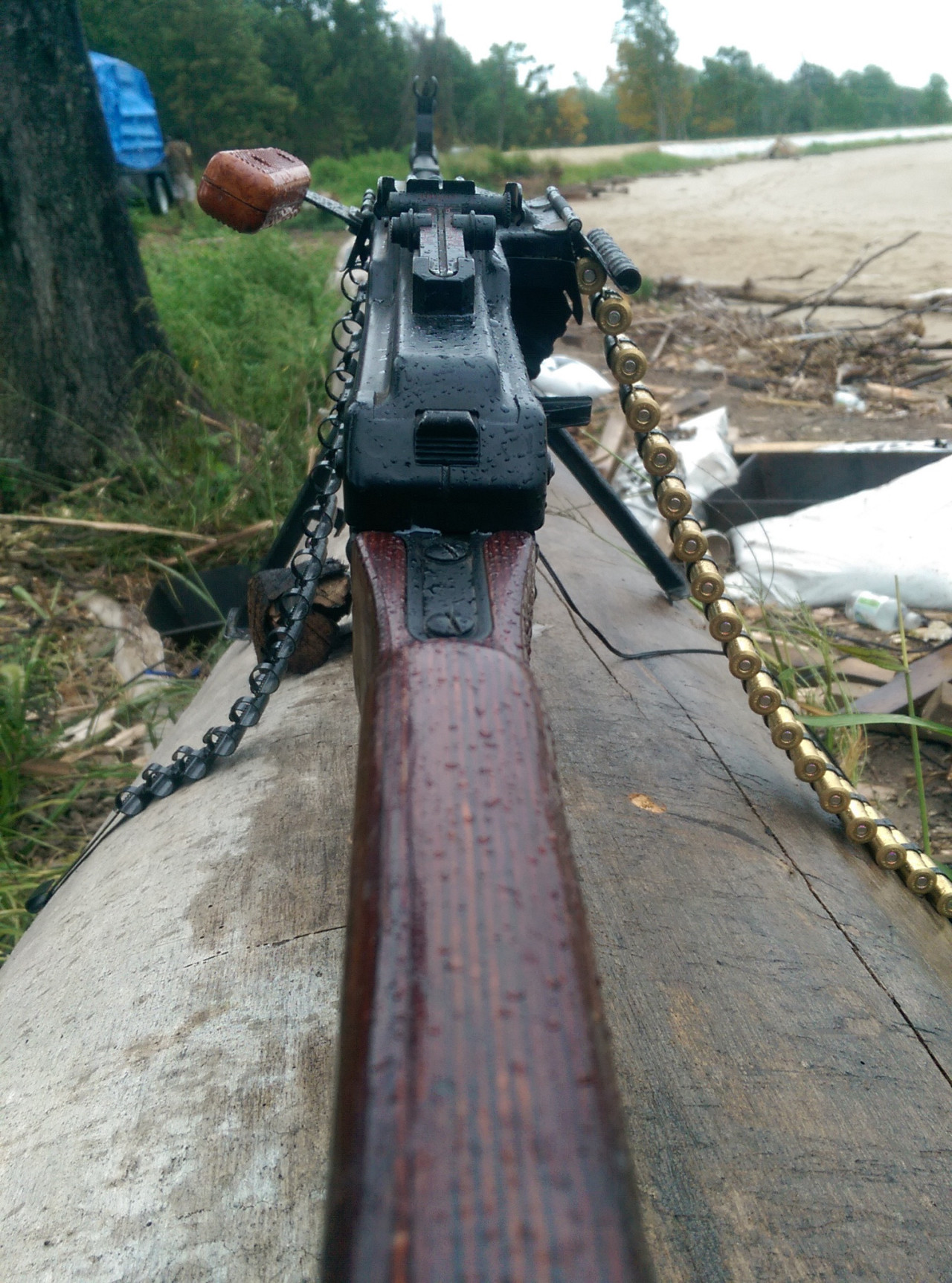 weaponslover:  PKM Machine gun getting a little rain 