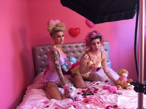 annaleebelle:  Awesome shoot with LouLou D'Vil and @radiant-inc yesterday!   Makeup: www.instagram.com/keelyzelanka Hair: www.instagram.com/candicemarie702