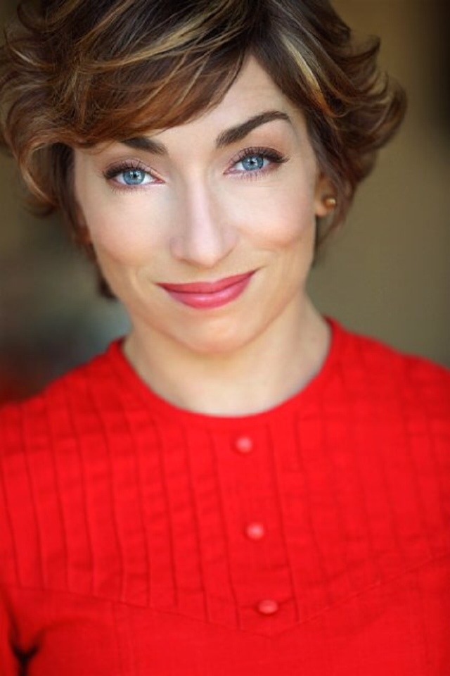 thelonely-introvert:  OH MY GOD THE LADY WHO PLAYS PEPPER ON AHS IS SO HOT YES I