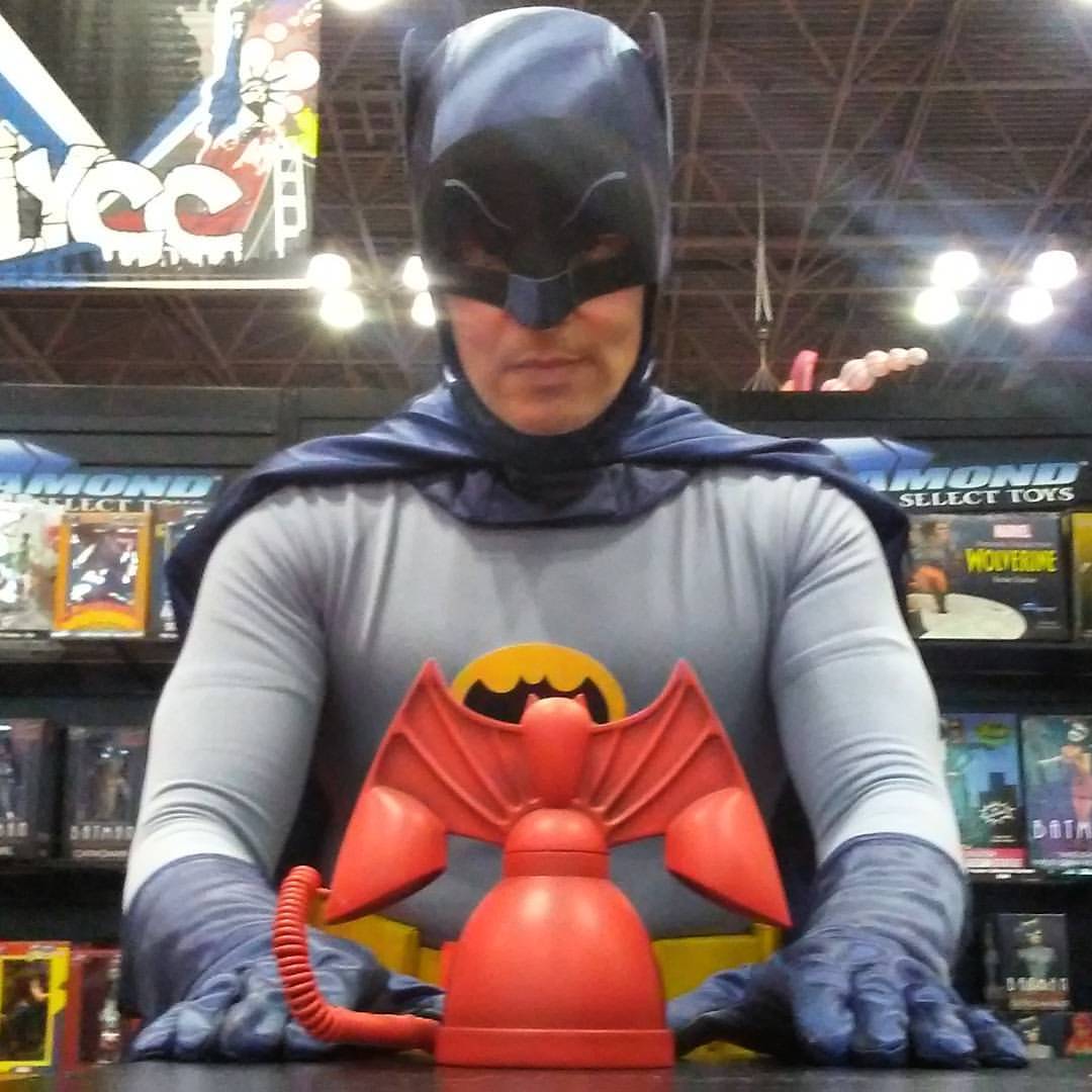 The Dark Knight Returns Your Phone Call, using the... - Diamond Select Toys