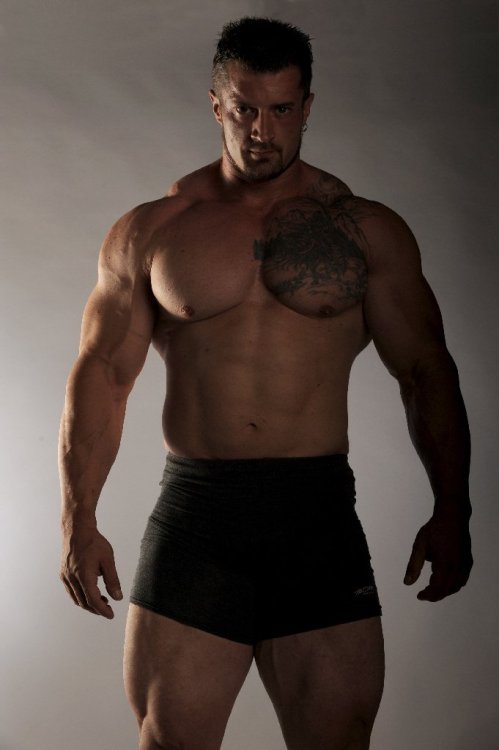 Worshipping the male body