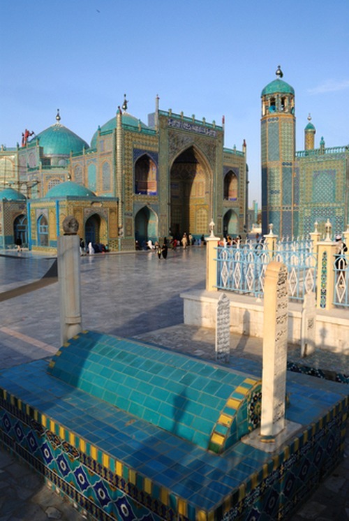 warkadang:The Blue Mosque of Mazar-i-SharifThe Blue Mosque of Mazar-i-Sharif (lit.: ‘Tomb of the Exa