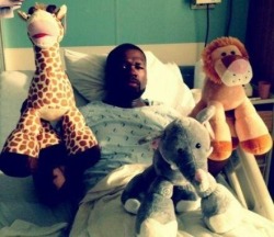 bompton-menace:  Back when 50 was in hospital @DJDRAMA brought him these stuffed animals.