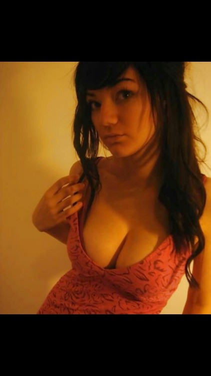 cleavage-n-downblouse 149398327491 adult photos