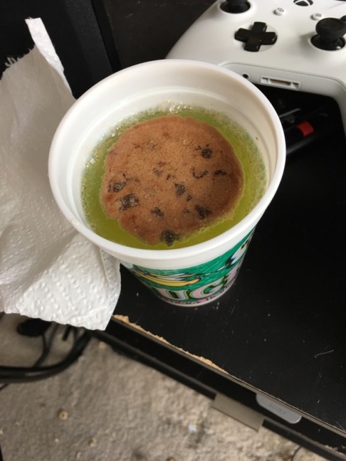renzonite: finalfantasyvii: I like to dip my cookies in Mountain Dew because it gives them an ever s