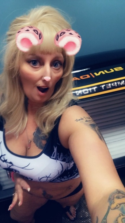 hotstuff2702: NAUGHT WORK SELFIES