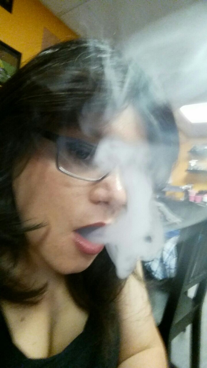 jennyluvleigh:  Also smoked some hookah yesterday as well 😊