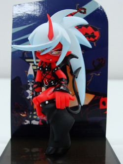 cavalier-renegade: goodfigs:   Panty &amp; Stocking with Garterbelt - Knee Socks - Card Stand Figure    Give.  WANT! &lt;3 &lt;3 &lt;3