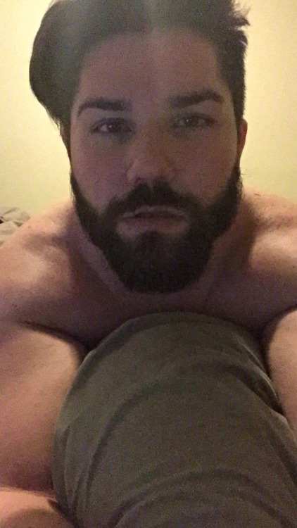 shanesalley:  The past few weeks I’ve found myself spending Tuesday evenings with the same guy. I went to his house about a month ago for the first time and I met his hole before I ever saw his face.He never sent me a picture when he messaged me on