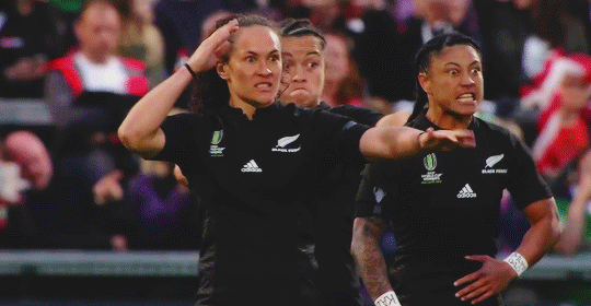 barfy: starwarsolo: New Zealand’s Black Ferns perform their pre-game haka during