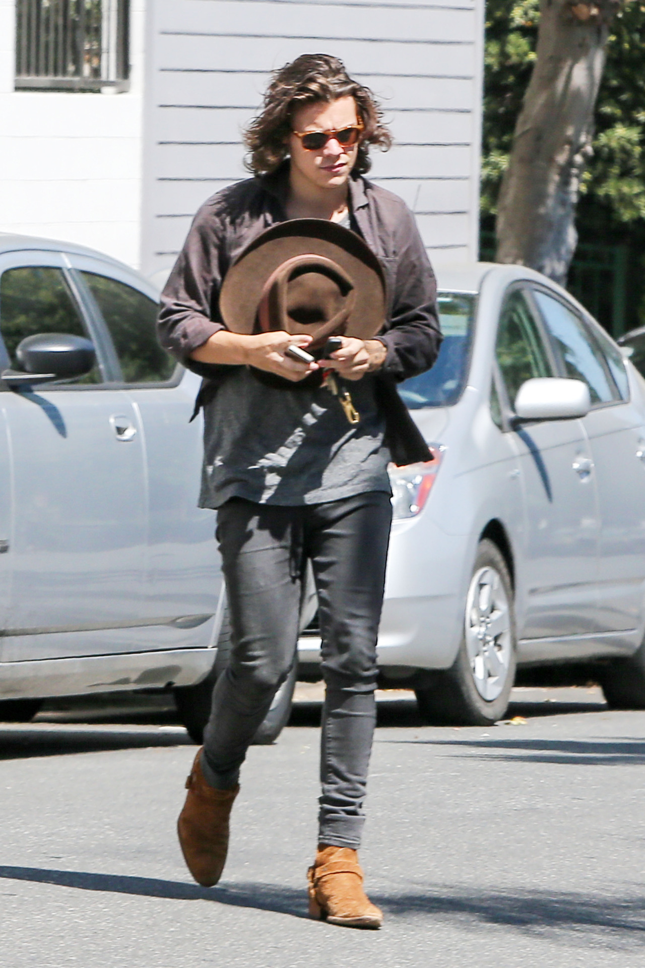 direct-news:  HQ’s - Harry Styles seen out and about in Los Angeles. Harry seen