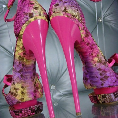 Gianmarco Lorenzi #heels #heelsfashion #sandals #sandali #highheels #heelsfashion #fashion #gianmarc