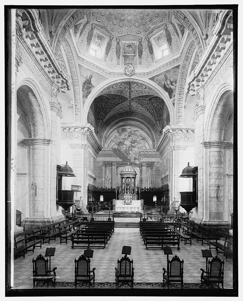 Inside the cathedral, Havana