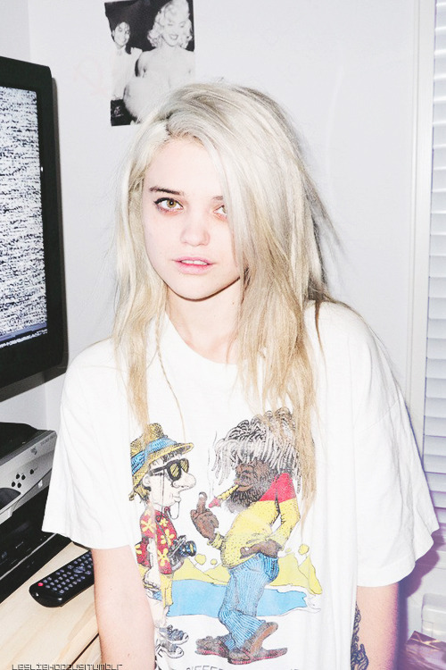 cinnabomb:  aciddaisies:  ✞ soft grunge/models ✞ Fast Food Workers Say: NEVER