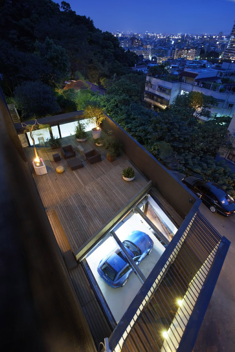 aros:  The “tall and skinny” on the Ant Farm House
