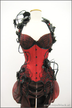 a-different-type-of-pretty:  faeries-in-the-dreadfort:  Couture Corset Outfit “Wild Roses” &amp; “Mystique Lilies” By Royal Black Couture &amp; Corsetry For more views: http://royalblack.at/wild-roses.html Website: http://royalblack.at/ Facebook: