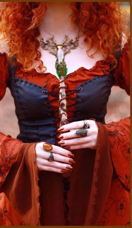witchyautumns:  Nilenia 