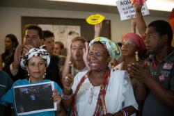 brazilwonders:  Comunidade negra em luto: representantes de religiões afro-brasileiras choram com a eleição de Marco Feliciano para presidente da Comissão de Direitos Humanos e Minorias. (by Zeca Ribeiro)