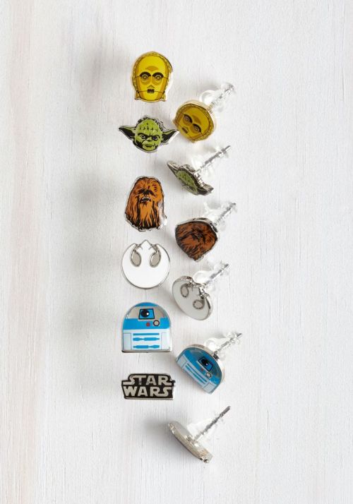 thekesselrunway: Modcloth has added Star Wars stud earrings and a stormtrooper handbag to their webs