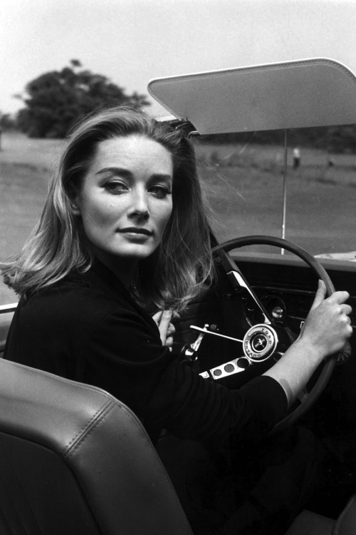 voxsart: Ford Mustang. Tania Mallet, Goldfinger, 1964. 