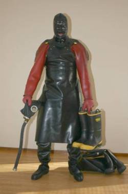 rbbrguyto:  Rubber Apron & Gas Mask 