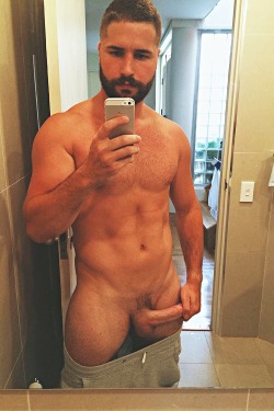 guyswithiphones-nude:  Guys with iPhones