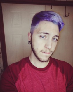 mrdonniedoomsday3:  This front facing camera on the #onePlus5T is #bangin • • • • • • • #gay #gayguy #gayDude #gayDenver #gaycolorado #gayselfie #gaymen #gaymer #merman #mermanHair #purpleHair #silverHair #pastelHair #silverfox #gayotter