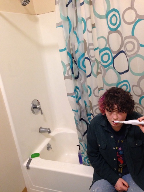 4lungboy: Tooth Brush Person There I Am