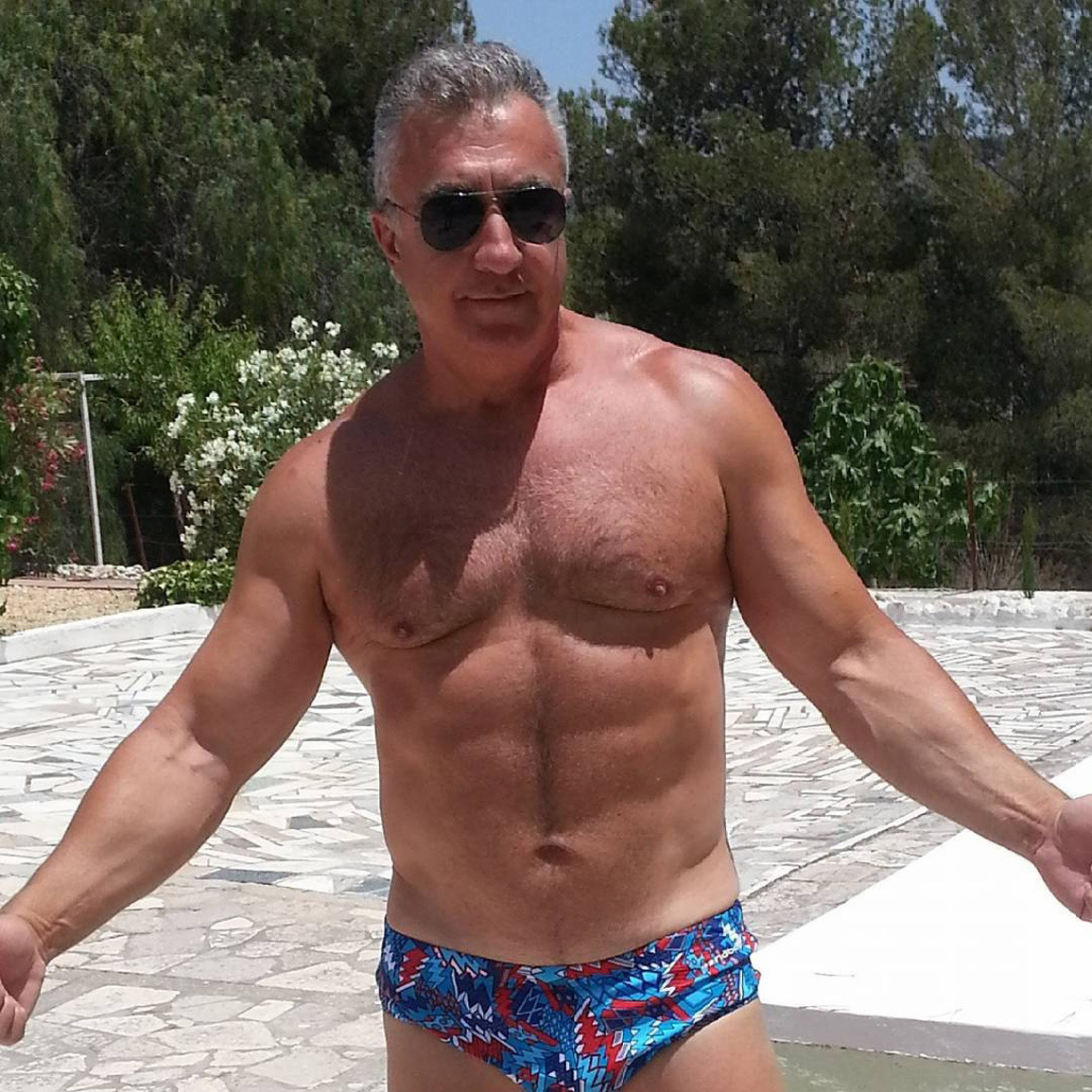 dungee:  brighteyes4brightmind:  Sign me up!!!  Like this man, speedos and a pool