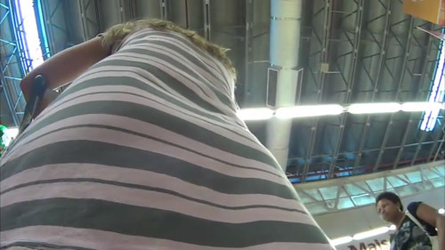 asiavoyeur:  nice ass upskirt