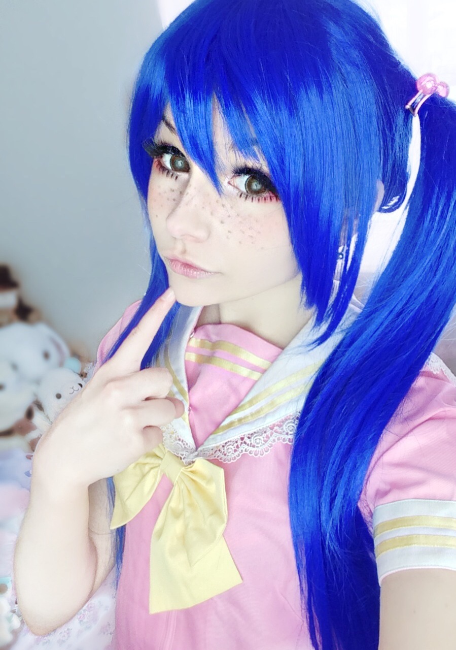 eikkibunny:  Reusing old blue wig + bodyline seifuku~ ♡♡♡ animu school girl
