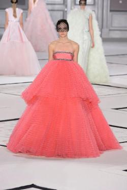 velvetrunway:  Giambattista Valli Haute Couture Spring 2015  Posted by Crazy—-Dreams  