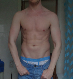 theoriginalboyman:  Body at 6 nearly months gym work :)