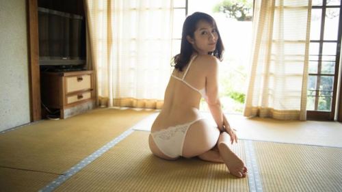 Porn photo comitan: yuugaonosakukisetu: 谷桃子 |