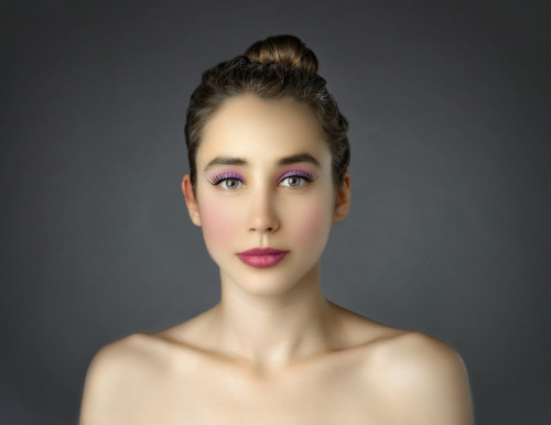 tonedbellyplease:  This is so interesting.  This Woman Had Her Face Photoshopped In Over 25 Countries To Examine Global Beauty Standards Through her work, Esther Honig hopes to discover if a global beauty standard actually exists. This is her unaltered