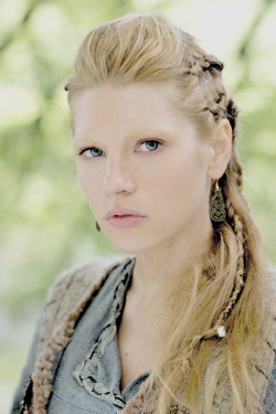 Katherynwinnickdaily:  Katheryn Winnick As Lagertha In The Pilot Of Vikings.