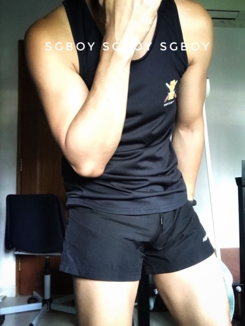 sggay-love: idek how someone can look twinky and muscular at the same time sia