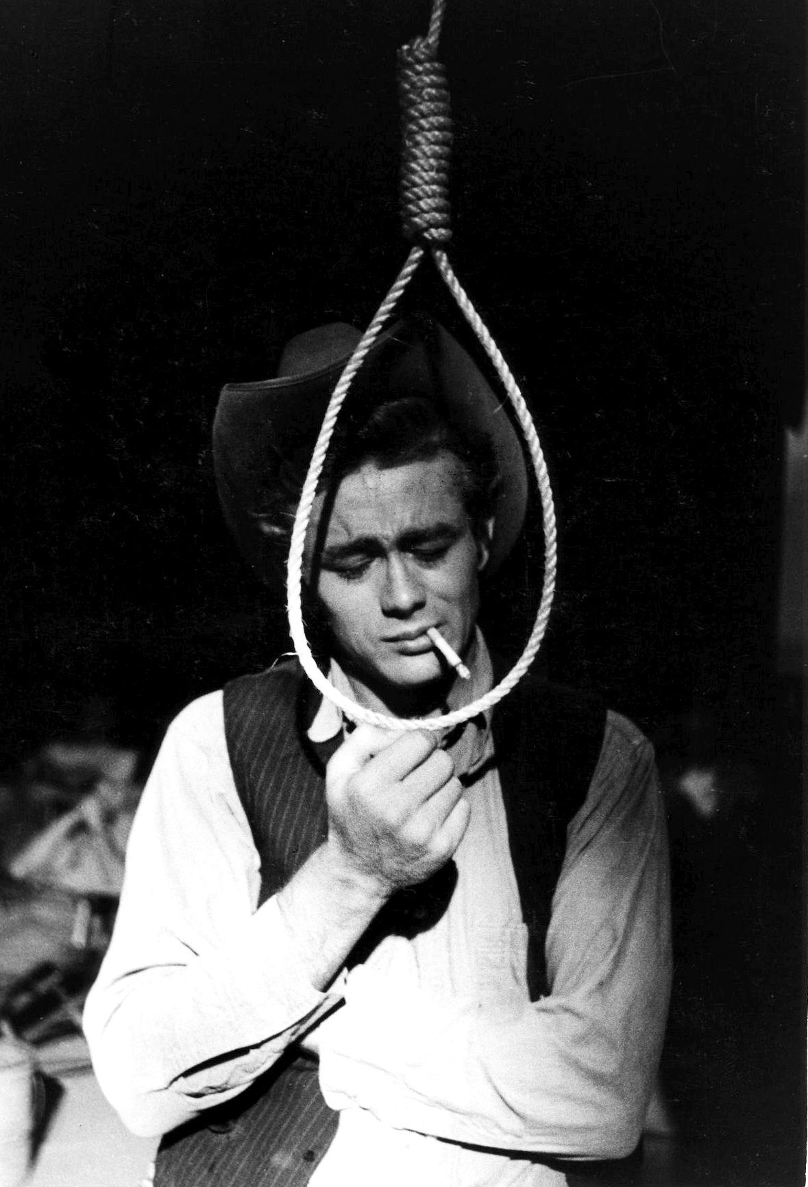 terrysmalloy:  James Dean on set of ‘Giant’, photographed by Sanford Roth, 1955.