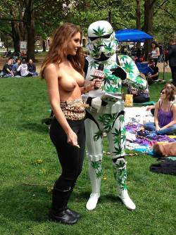 curvynerds:  sexncomics:  #MarinaValmont #Marijuana #Stormtrooper #Tits  That explains why stormtroopers can’t hit a damn thing. 