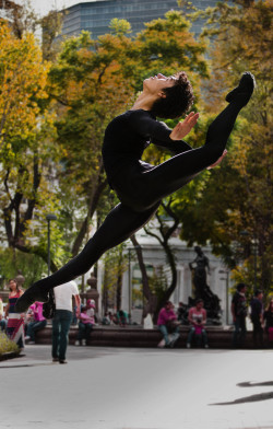 baby-im-fiending4you: carlosquezadaphotography:  Urban Ballet . México . Por Carlos Quezada  PERFECTION!!! 
