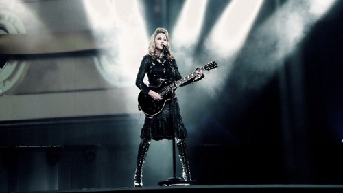 minkstoles:Madonna: The MDNA Tour