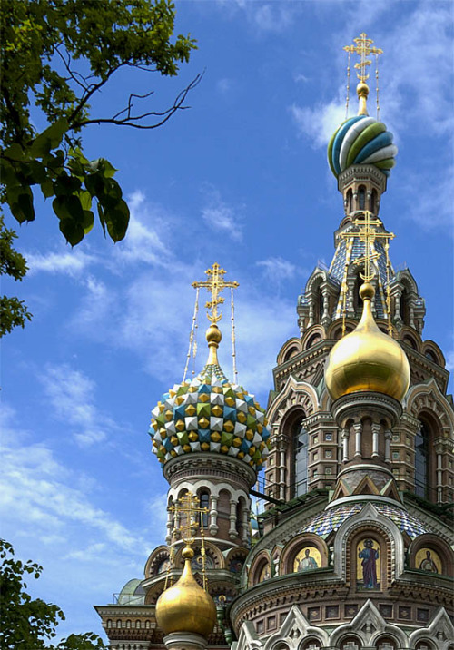 Beautiful domes of Church on Spilled Blood in St. Petersburg, Russia (by Cormac).