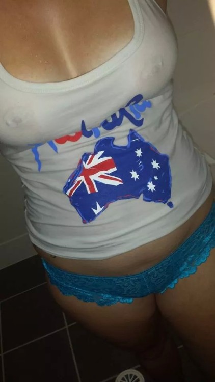 titsoutbecausewecan:  AUSSIE AUSSIE AUSSIE sent in by a sexy aussie babe for u to enjoy cheers