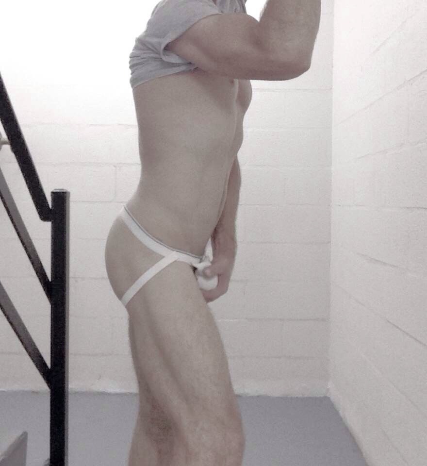 jmicheald:  youngteenboi:  This guy is gunna make me cum!  Wow! Hotttt
