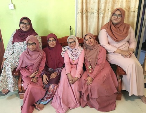 diyanadnan:Happy eid mubarak to all. #family #eidmubarak #love #thegirls #withlove #cousins #sibling